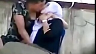 გარუჯულ ტატუირებულ თ ...